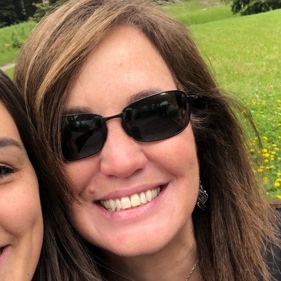 Meet your Posher, Julie - Picture 1 of 1